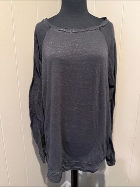 E stem Women’s Small Black Washed Raw-Edge Long Sleeve Crewneck